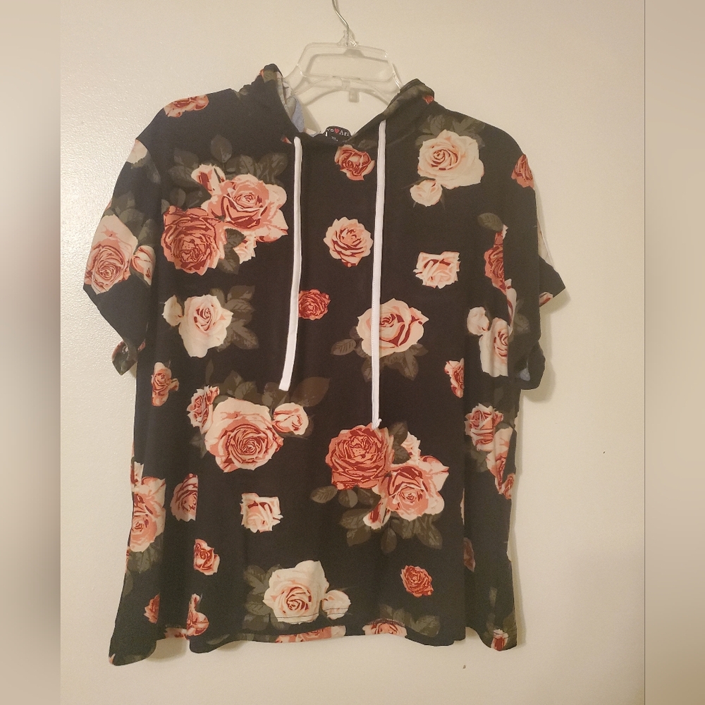 Love ❤️ Ari Floral Hooded Top
